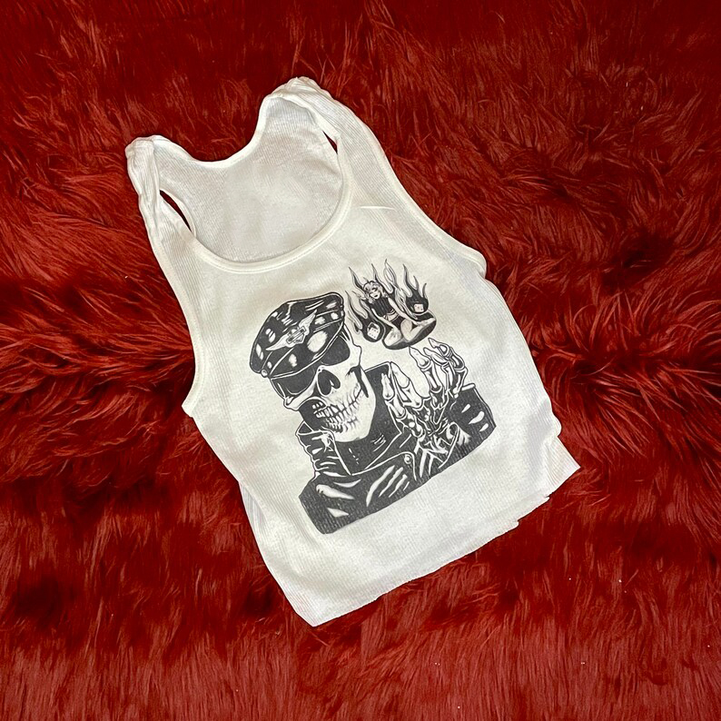 Tank Top Ribbed - Geripptes Tanktop mit Lady Luck Totenkopf-Grafik